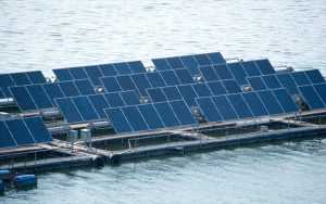 Παγκόσμια Τράπεζα: Η πλωτή ηλιακή ενέργεια ανοίγει νέους ορίζοντες για τις ΑΠΕ
