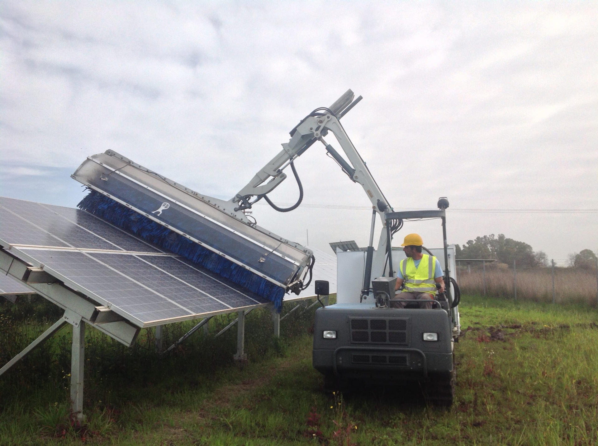 Purchase of 2 robotic units for PV panels washing and 3 robotic remote-controlled machines for cutting grass in PV parks