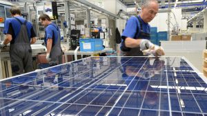 Η Ε.Ε. στοχεύει σε σημαντική αύξηση της εγχώριας παραγωγής φωτοβολταϊκού και αιολικού εξοπλισμού έως το 2030, με στόχο το 40% και το 85% αντίστοιχα