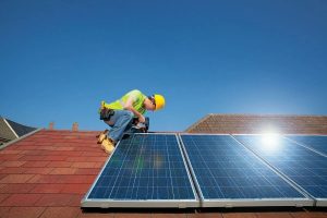 Τα νοικοκυριά με φωτοβολταϊκά και αντλίες θερμότητας εξοικονομούν έως και 84% στους λογαριασμούς τους σύμφωνα με την SolarPower Europe